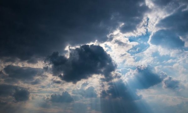 Mot me diell, pasdite pritet shtim i vranësirave