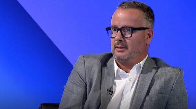 Kajtazi “trondit” me deklaratën: Vendimi për rritjen e pagës është i pazbatueshëm, këta janë të padijshëm