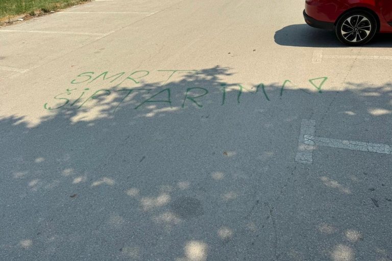 Një ditë pas protestës, në Bujanoc shfaqen grafite me mbishkrimin ‘vdekje shqiptarëve’