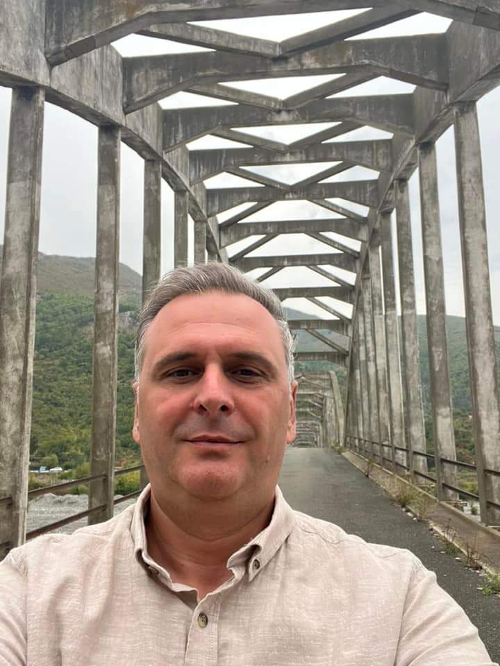 Pasi u zmpraps nga hapja e Urës së Ibrit, Bajqinovci shkon e viziton urën e Mbretit Zog