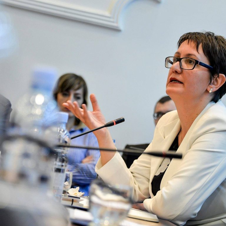 Dërguti: Prapa shpine Vetëvendosje e quan Vjosa Osmanin notere
