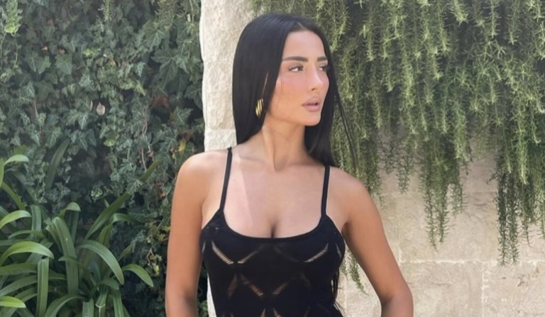 Alba duket kaq joshëse në vello të bardhë