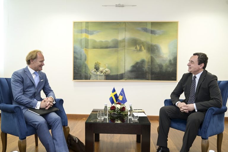 Ambasadori i Suedisë: Ura duhet të hapet, pyetja është kur dhe si – në këtë moment nuk ka kohë për diskutime