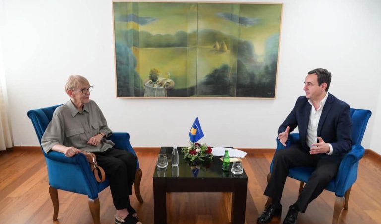 Kurti takohet me Biserkon e Çanak e njoftojnë se Beogradi zyrtar po planifikon zhvendosjen e serbëve të Kosovës