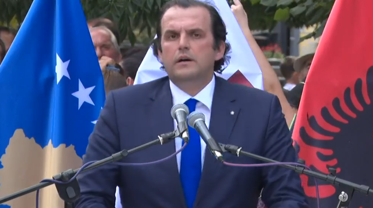 Djali i Rugovës e injoron Kurtin, në fjalimin e tij e përshëndet vetëm presidenten Osmani