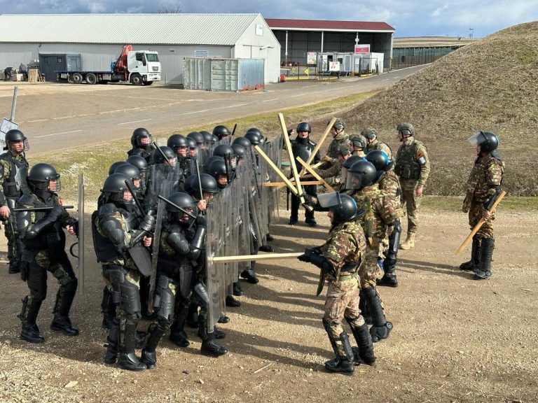 Kontigjenti shqiptar i KFOR-it në Kosovë e nis me stërvitje për menaxhimin e trazirave