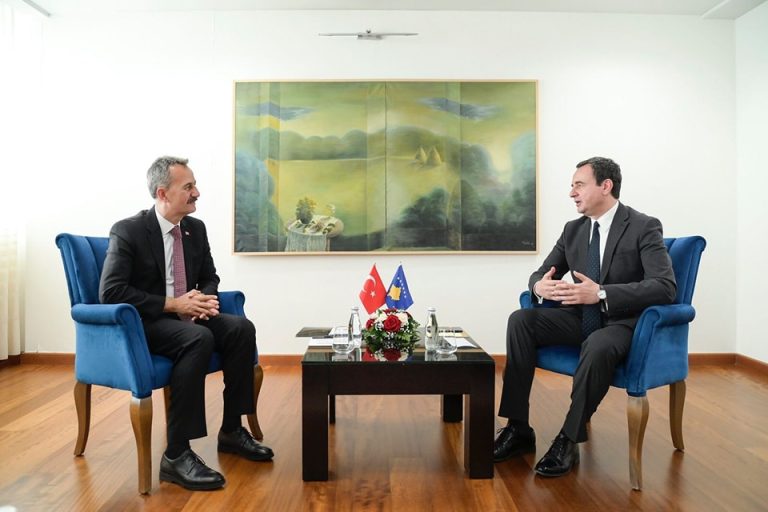 Kurti: Kosova do të vazhdojë të furnizohet me pajisje ushtarake nga Turqia