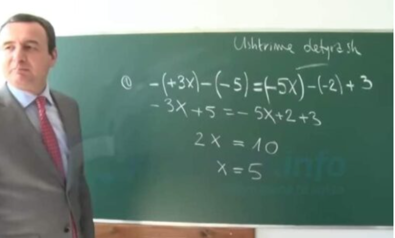 Kurti u kërkon falje nxënësve për gabimin në zgjidhjen e ekuacionit matematikor