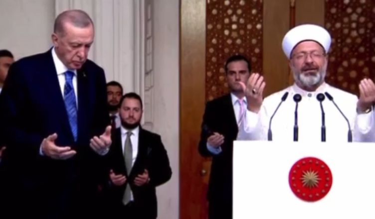 “O Zot thuaju dëshmorëve tanë që e hapëm xhaminë!”: Kryekleriku turk lutet për ushtarët osmanë që u vranë në Shqipëri