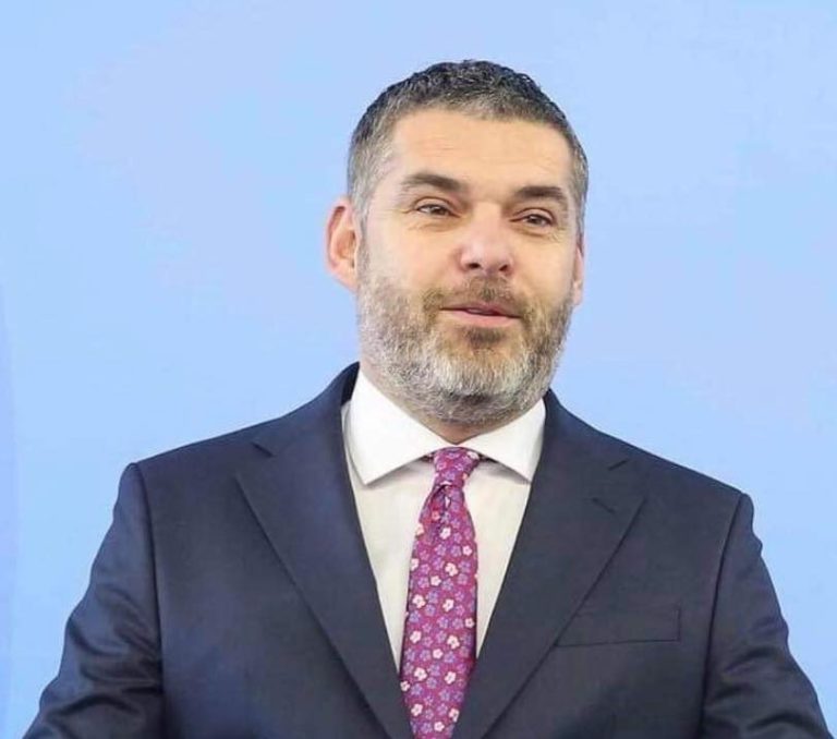 Kastrati: Shumica e rrethit të ngushtë vendimarrës në VV vdesin me kthy kohën është folë serbisht