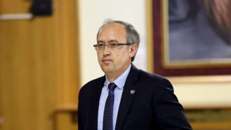 Hoti i reagon Muratit pas postimit për pagat: Nuk mund të mbajë leksione një ministër që nuk e di si krijohet buxheti