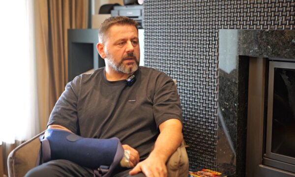 Bekë Berisha me kritika të ashpra ndaj Kurtit: “I thonë Albin Baba, s’më pëlqejnë këto sjellje”