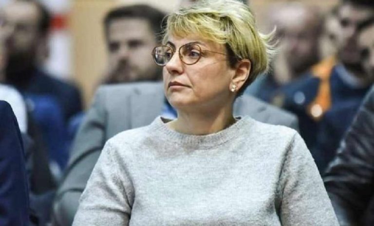 Dalin mesazhet: Dejona Mihali vendos kur të ndalet rryma në Kosovë, e kur jo