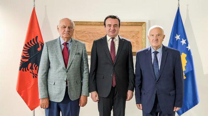 Kurti i pret në takim ish presidentët Sejdiu e Moisiu, ZKM: Iu gëzuan progresit ekonomik të Kosovës viteve të fundit