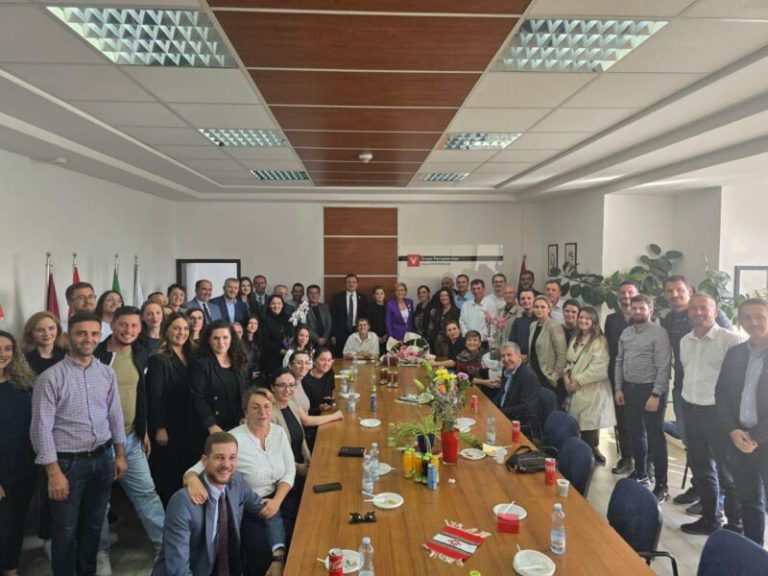 Buqetën e kryeministrit për ditëlindjen e Mimoza Kusarit-Lilës, Haziri: Lule për funeralin politik