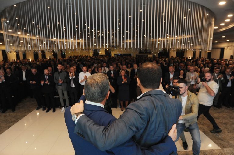 Memli Krasniqi pas tubimit të Hamzës në Mitrovicë: Koha është ta kthejmë Kosovën në drejtimin e duhur