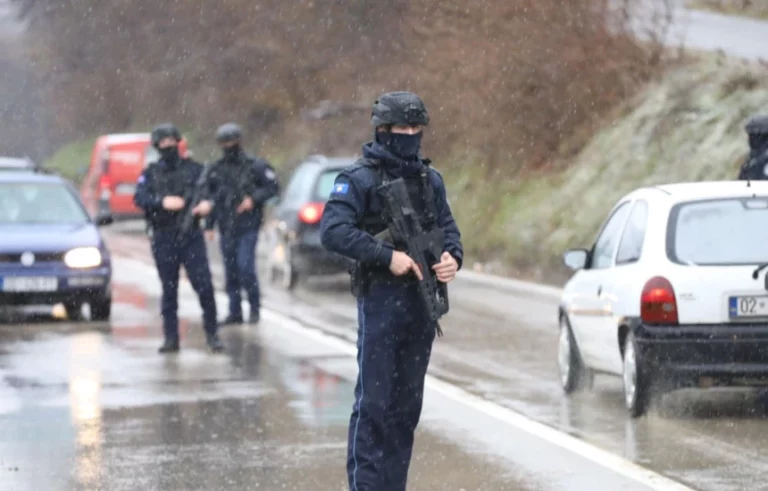 Arrestohen disa të dyshuar pas bastisjeve në veri