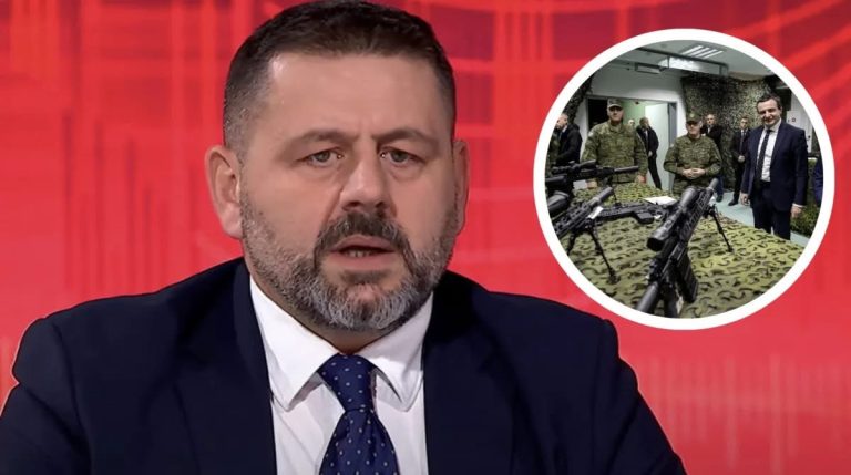 Berisha për armët e ekspozuara nga FSK: S’janë moderne, të njëjtin snajper e kam pasur unë në luftë