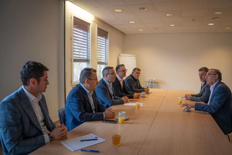 Bedri Hamza pritet nga mjekët shqiptarë në Zvicër: Do ta forcojmë lidhjen e mjekëve të Kosovës me të diasporës