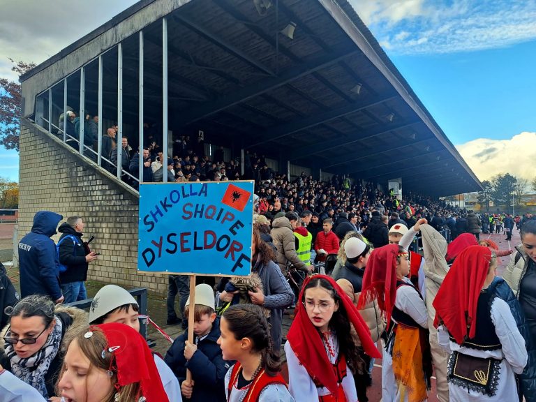 Të mbushur me motive kombëtare, mërgata në Dusseldorf feston në ndeshjen “Kosova – Ballkani”