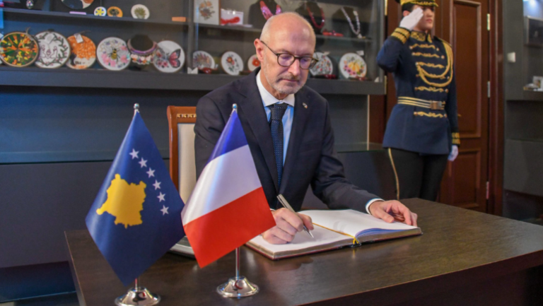 Ambasadori francez siguron Kosovën: Mos keni frikë nga Asociacioni, aleatët kanë qenë krah jush gjithmonë
