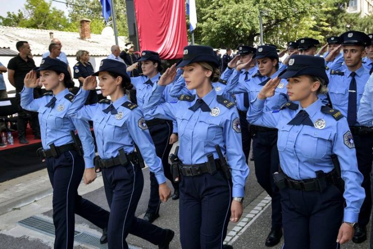 Policia ndan mbi 63 mijë euro për furnizim me rreth 800 palë këpucë për zyrtaret policore, kaq pritet të blihen një palë