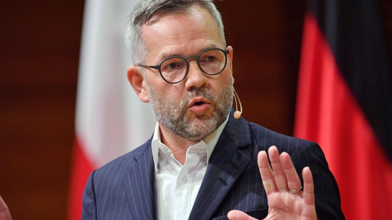 Roth: Nëse pas sulmit në Zubin Potok qëndron shteti serb, BE-ja duhet t’i jap fund negociatave me Serbinë