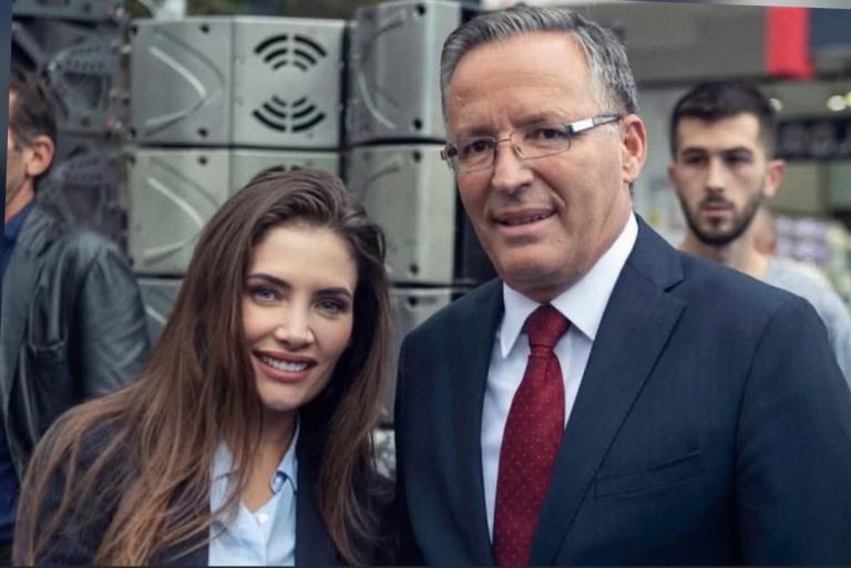 Ariana Musliu – Shoshi publikon foto me Bedri Hamzën nga fushata e 2019-ës kur ajo u bë deputete për herë të parë, tani është sërish kandidate edhe për një mandat