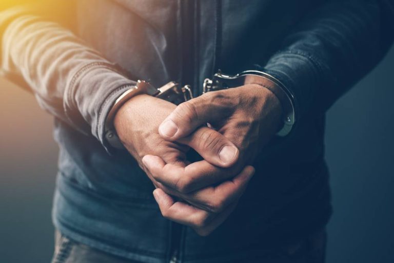 Sulmoi me mjet të mprehtë zyrtarin policor, arrestohet i dyshuari në Mitrovicë