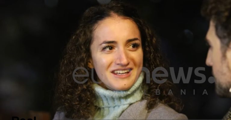 “Për shumë vite isha ateiste, përjetova një krizë që ndikoi t’i kthehem fesë”- E reja rrëfen si arriti t’i përkushtohet religjionit