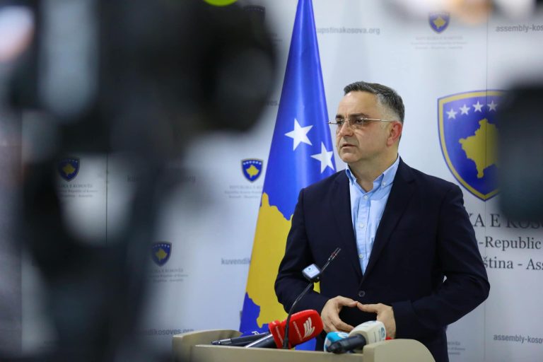 Tahiri: Qytetarëve po u propozohet të shtojnë konsumimin e energjisë gjatë tarifës së shtrenjtë