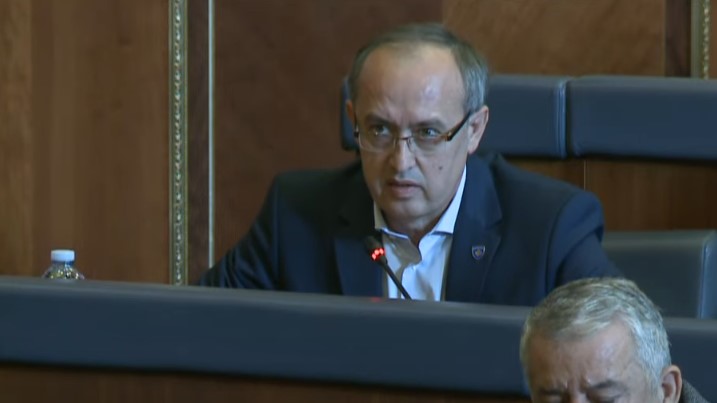 Hoti: Katër vjet e lanë vendin pa sigurime shëndetësore, në fund miratuan ligj gati identik me atë ekzistues