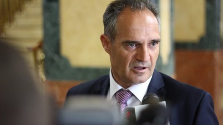 Nait Hasani për Thaçin: Ismail Qemali i dytë