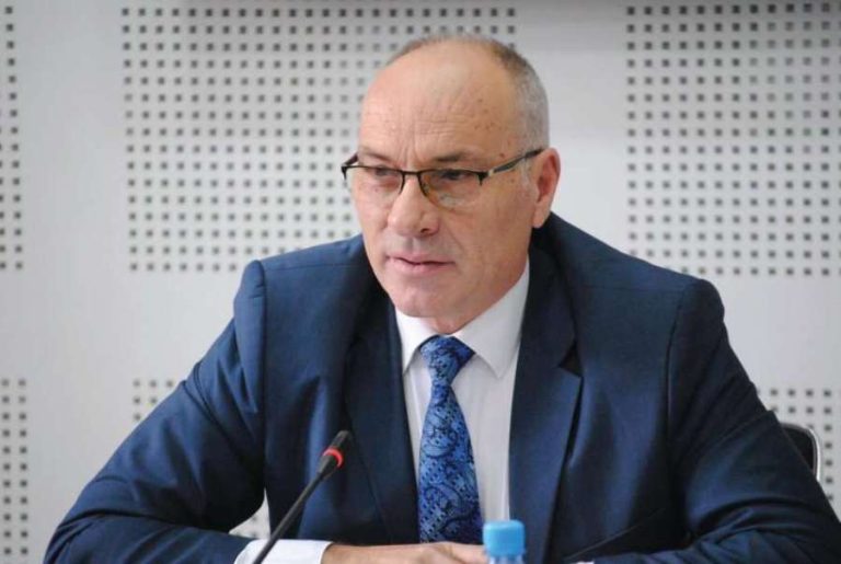 Nitaj: Ç’është kjo mesele? Veç vitrat jepen para se të falet Bajrami, por vitrat s’janë para të taksapaguesve
