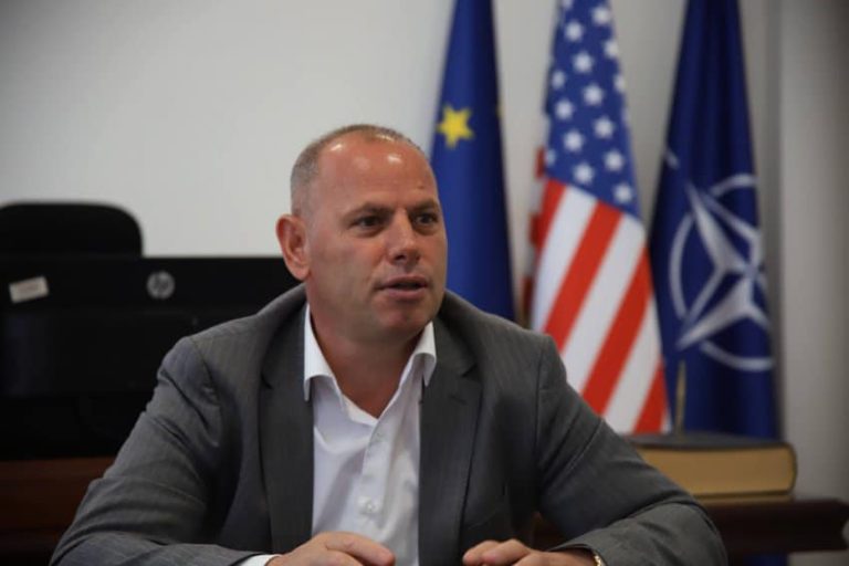 Lladrovci pretendon se “rreth 600 aktivistë të VV-së” e kanë lënë partinë në Drenas: “Kanë dalë në PDK”
