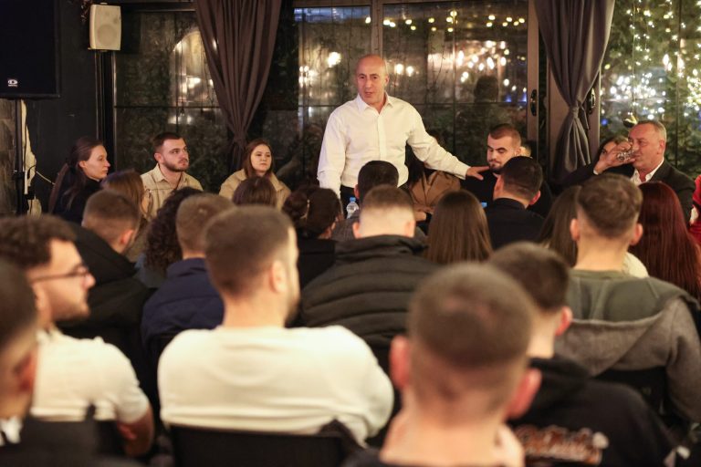 Haradinaj takim me studentë, premton krijimin e fondit për financim të punësimit të parë të të rinjve