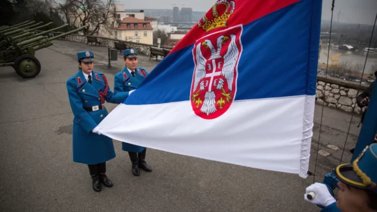 Gazeta holandeze: Holanda mbyllë derën për Serbinë në BE, shkak edhe Kosova