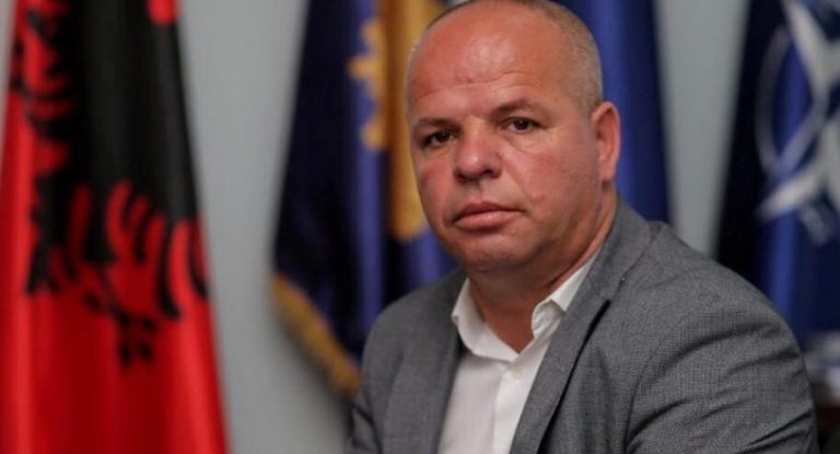 Smajl Latifi i AAK-së i reagon Kurtit: Disa që e kanë pragun 5% formojnë ushtri, disa me 50% e lënë ushtrinë pa bukë