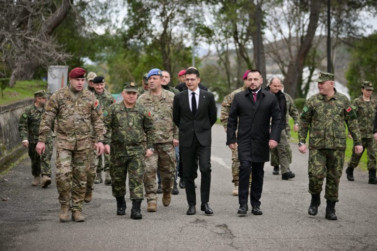 Vengu e Maqedonci marrin pjesë në finalizimin e Kursit të 20-të Bazë “Komando”
