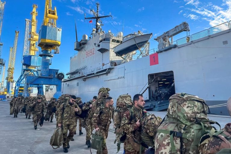 Trupat rezervë arrijnë në Kosovë, KFOR: Të gatshëm të reagojnë ndaj çdo zhvillimi të sigurisë – përfshirë gjatë zgjedhjeve