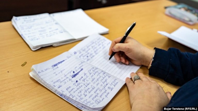 Më mirë vonë se kurrë: 50 vjeçe në klasë të parë