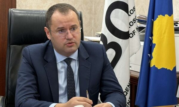 Guvernatori i BQK-së paralajmëron rënien e normave të interesit të kredive gjatë 2025-ës