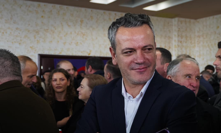Gashi për Kurtin: I korruptuar dhe i paaftë, çirret se fundi i tij po afrohet