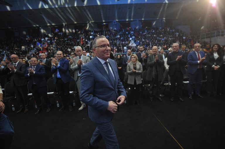 Hamza zotohet: Nëse s’i rriti pagat për 50%, jap dorëheqje nga pozita e kryeministrit