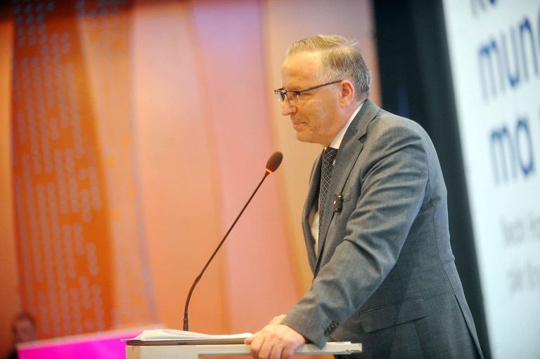 “Do të rriten pagat në sektorin privat” – Hamza: Zhvillimi i qëndrueshëm ekonomik, prioritet i PDK-së