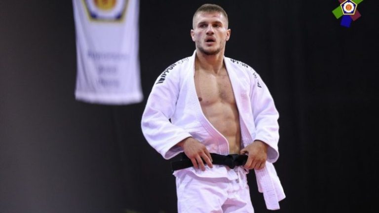 Akil Gjakova në finale të Parisit, siguron medalje