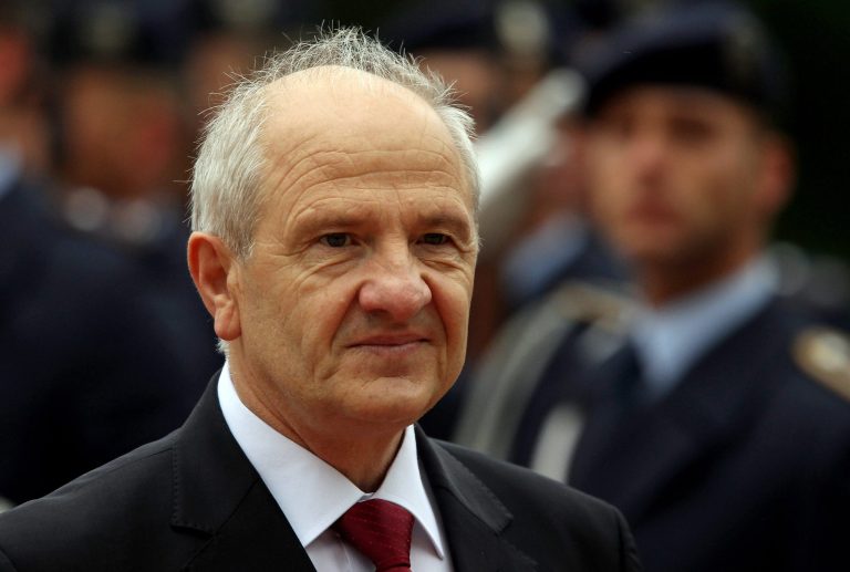 Sejdiu ngushëllon Thaçin: Si për shumë prindër në Kosovë, jeta s’u tregua e butë me Haxhi Thaçin