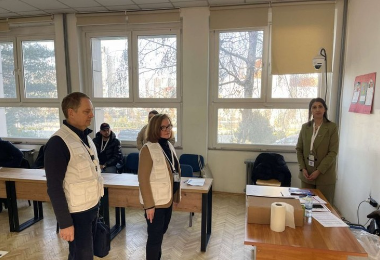 Shefja e Misionit të BE-së: Vuçiq ka ndërhyrë në zgjedhjet e Kosovës