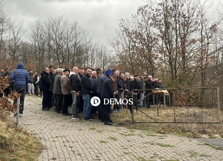 I jepet lamtumira e fundit 19-vjeçarit që u vra mbrëmë në Vushtrri, përcillet me lot e dhimbje