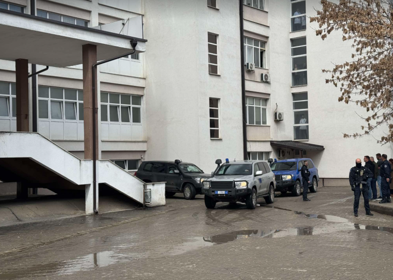 Thaçi arrin në QKUK – PAMJE